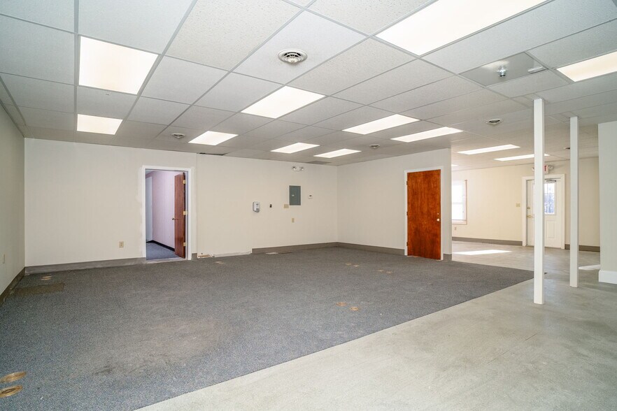 More Photos Of 1600 N Coalter St, Staunton Office For Lease