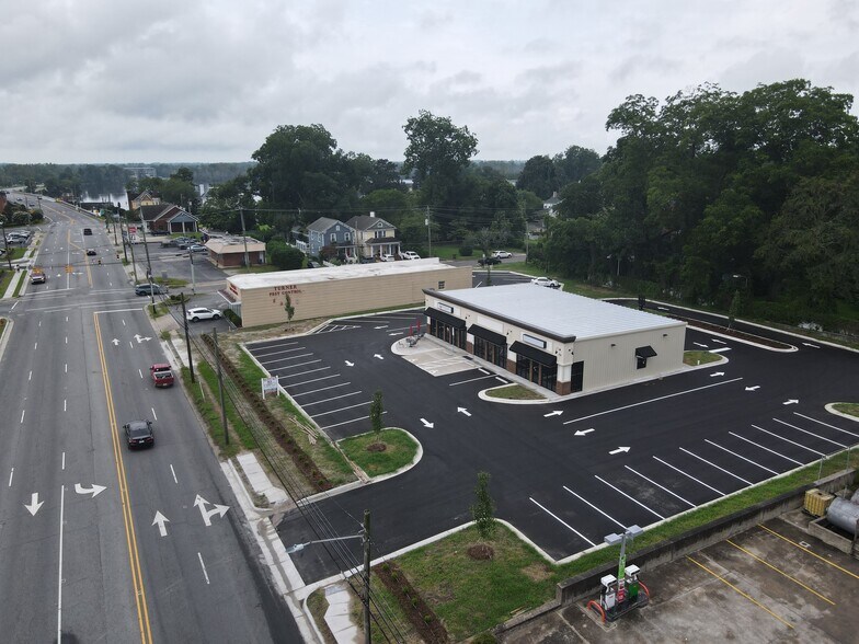 More Photos Of 206 Bridge, Washington General Retail For Lease