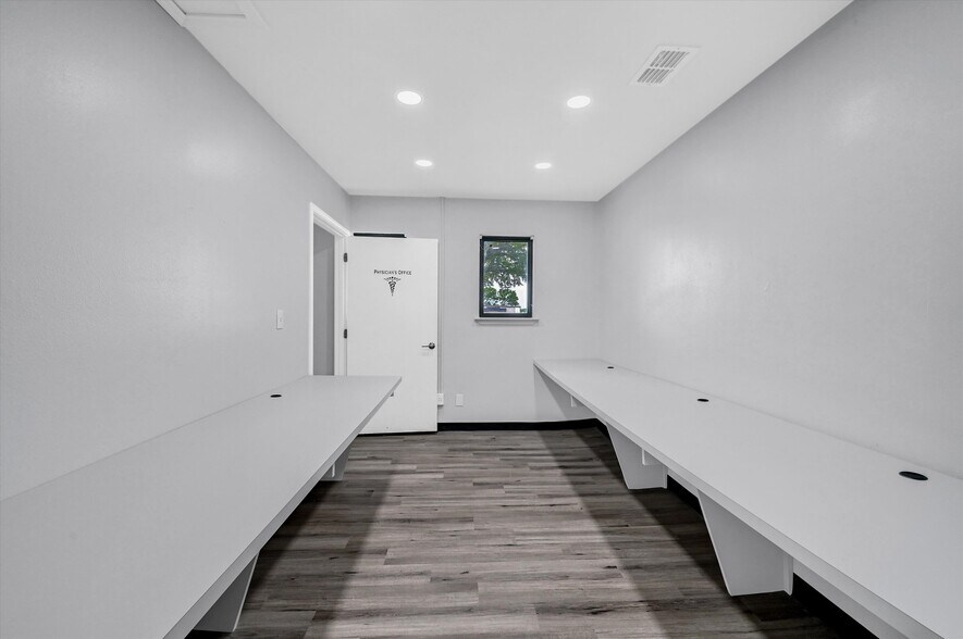 More Photos Of 815 Pecan Grove Rd E, Sherman Medical For Sale