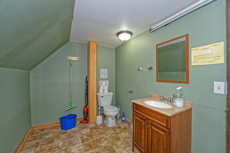 More Photos Of 671 Mariaville Rd, Schenectady Garden Center For Sale