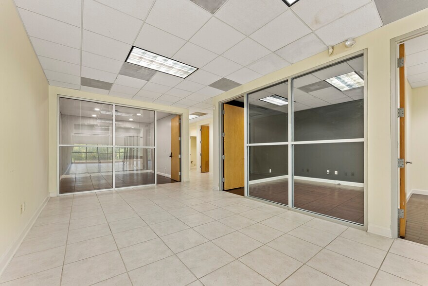 More Photos Of 20165-20199 NE 16th Pl, Miami Flex For Lease
