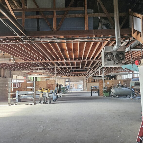 More Photos Of 350 Center St, Grayslake Warehouse For Sale