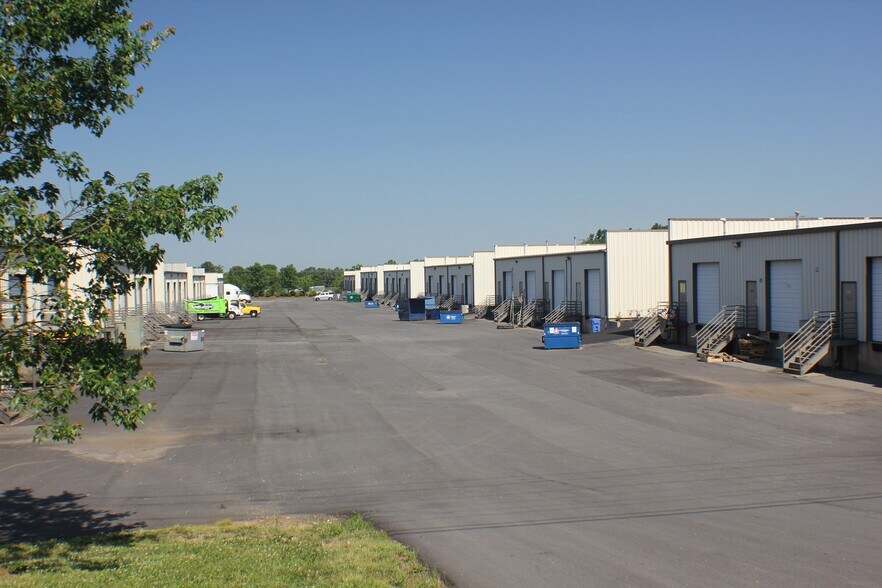 More Photos Of 545 NW Pitts School Rd, Concord Warehouse For Lease