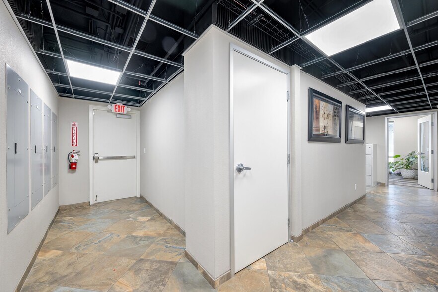 More Photos Of 2645 W Cheyenne Ave, North Las Vegas Research And Development For Sale