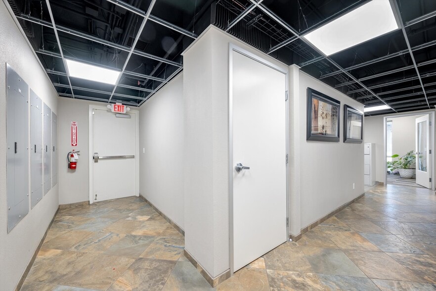 More Photos Of 2645 W Cheyenne Ave, North Las Vegas Flex For Sale