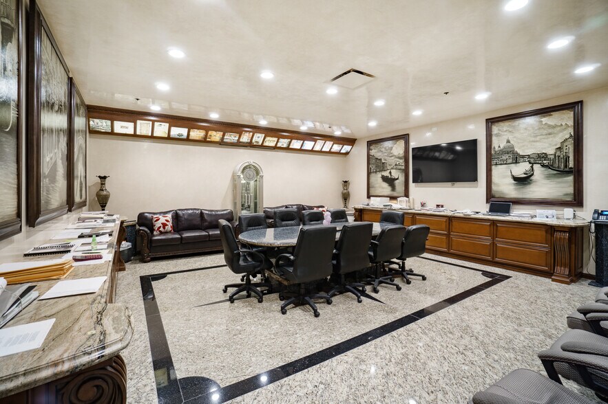 More Photos Of 1661-1701 S State College Blvd, Anaheim Manufacturing For Sale