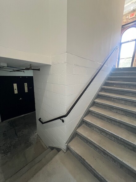 More Photos Of 190 Christopher Columbus Dr, Jersey City Office Residential For Lease