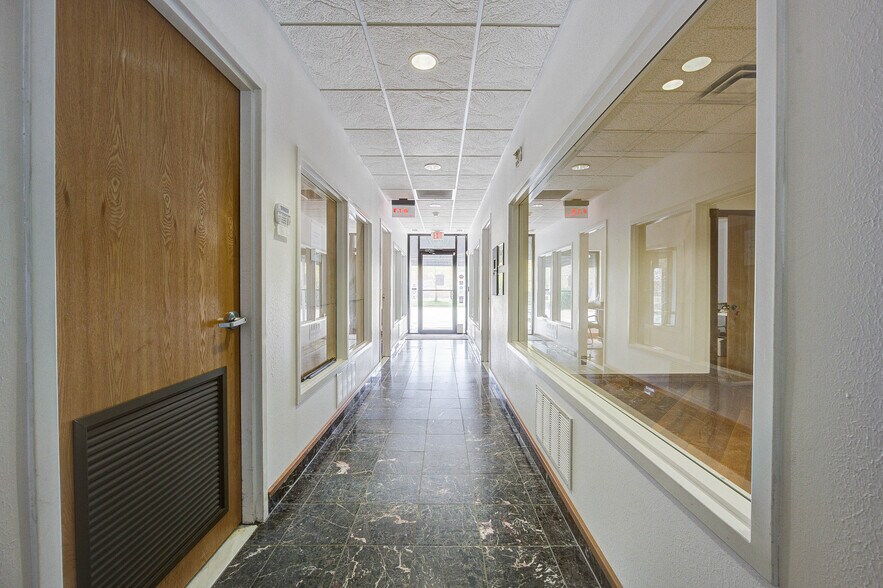 More Photos Of 7415 Eastex Freeway Plaza, Beaumont Industrial For Sale