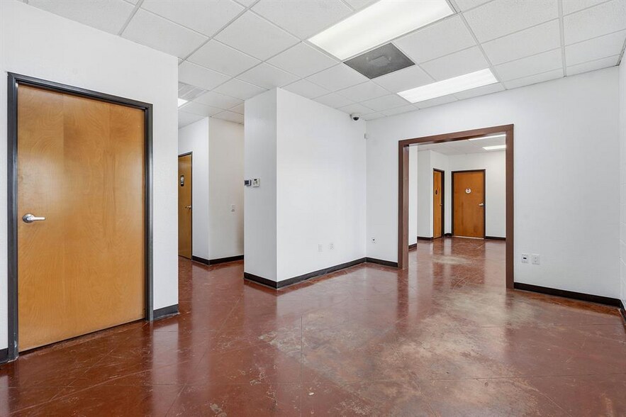 More Photos Of 2100 E Highway 290, Dripping Springs Flex For Lease