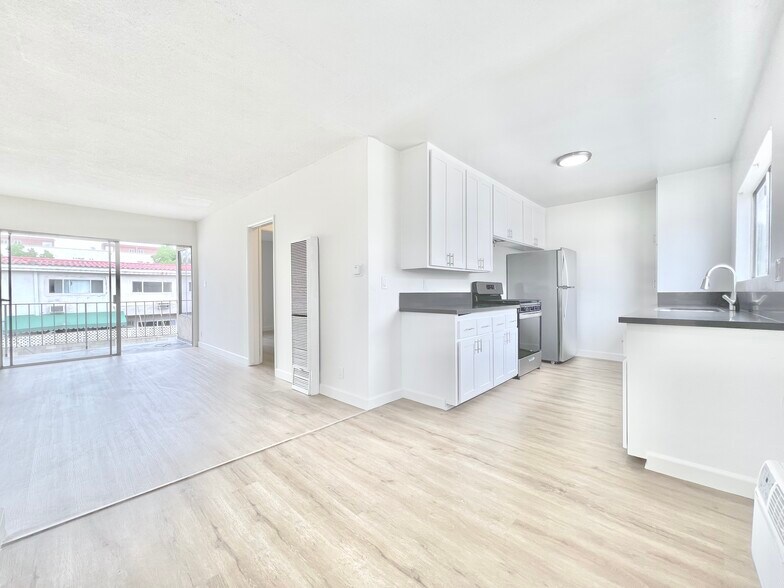 More Photos Of 6537-6543 Woodley Ave, Van Nuys Apartments For Sale