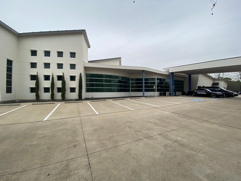 More Photos Of 2620 Tanglewilde St, Houston Medical For Sale