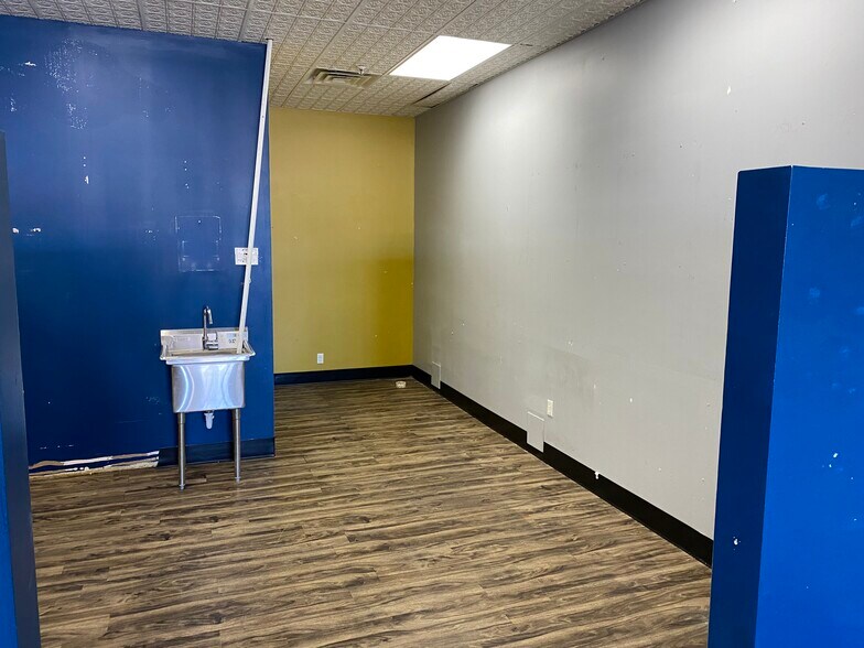 More Photos Of 2916 S 4th St, Leavenworth Unknown For Lease