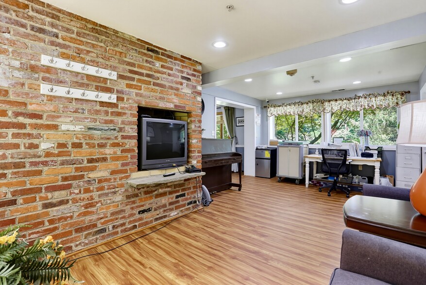 More Photos Of 515 Apple Grove Rd, Silver Spring Assisted Living For Sale