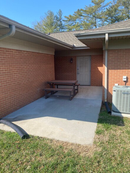 More Photos Of 114 Lee St, Shelby Medical For Sale