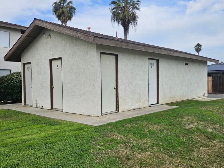 More Photos Of 2711 Hollyhock Ln, Bakersfield Apartments For Sale