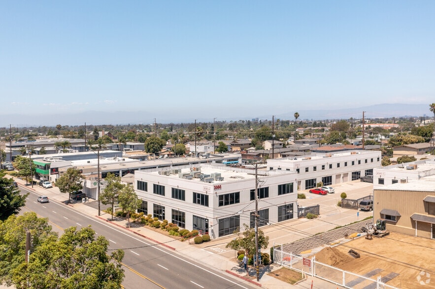 More Photos Of 2060-2060A Placentia Ave, Costa Mesa Flex For Lease