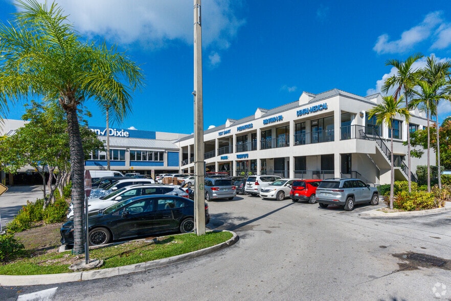 More Photos Of 600-658 Crandon Blvd, Key Biscayne General Retail For Lease