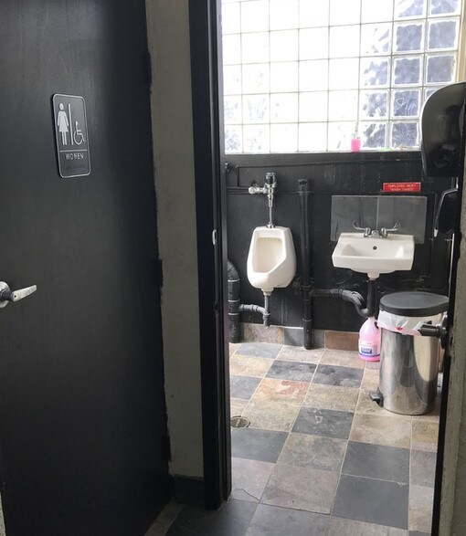 More Photos Of 6205 Buchanan St, Hollywood Warehouse For Sale