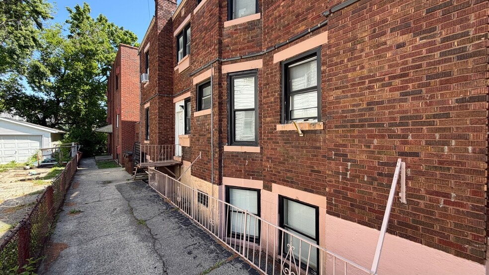 More Photos Of 2072 Elm Ave, Cincinnati Apartments For Sale