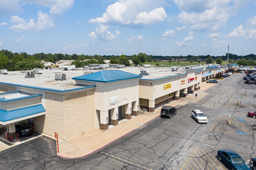 More Photos Of 11307 Garnett Rd, Tulsa Unknown For Lease