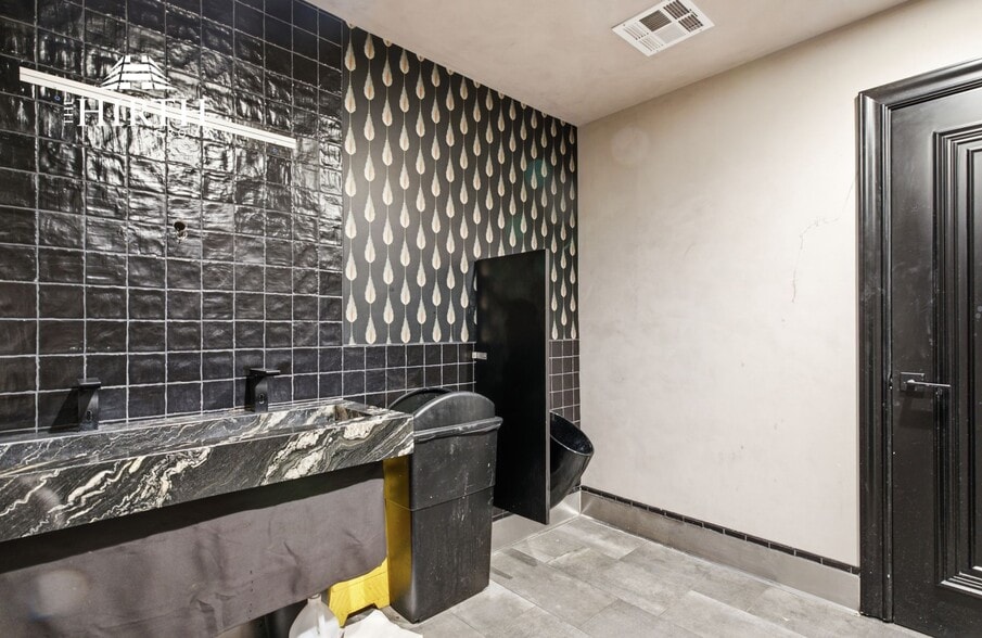 More Photos Of 1612-1616 N Cahuenga Blvd, Hollywood Restaurant For Sale