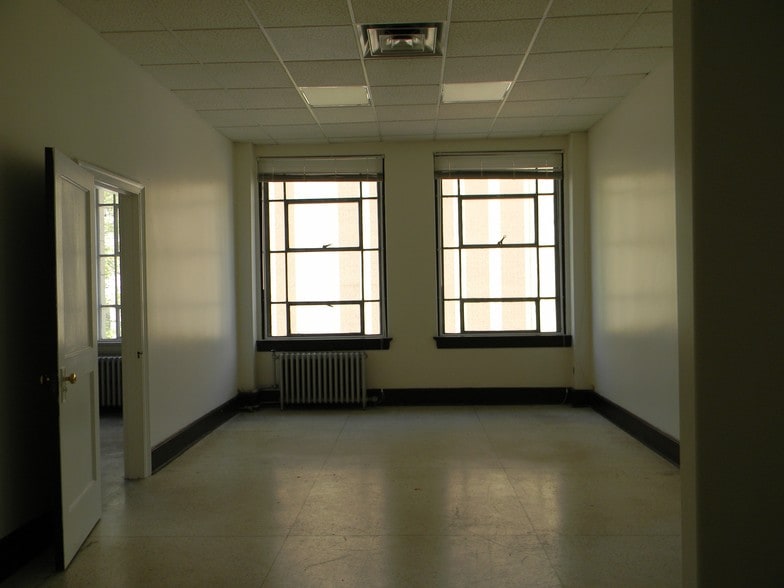 More Photos Of 819 Lee St, Charleston Office For Lease