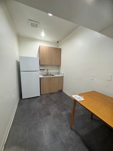 More Photos Of 814 W Foothill Blvd, Monrovia Medical For Sale