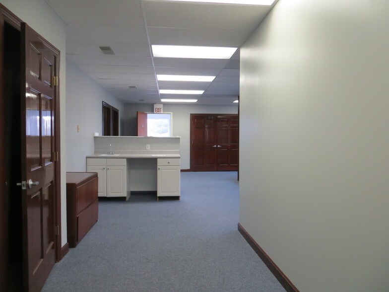 More Photos Of 303-307 Jungermann Rd, Saint Peters Medical For Lease