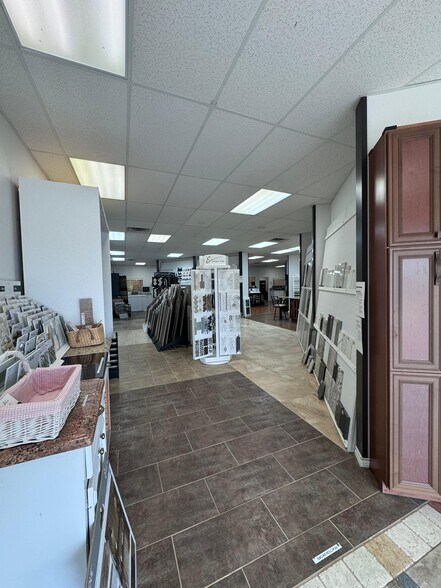 More Photos Of 1004 Spring Cypress Rd, Spring Showroom For Sale