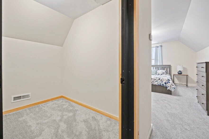 More Photos Of 10 Leeds Junction Rd, Leeds Winery Vineyard For Sale