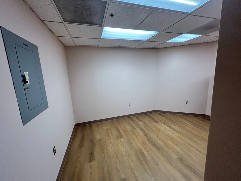 More Photos Of 7350 Van Dusen Rd, Laurel Medical For Sale