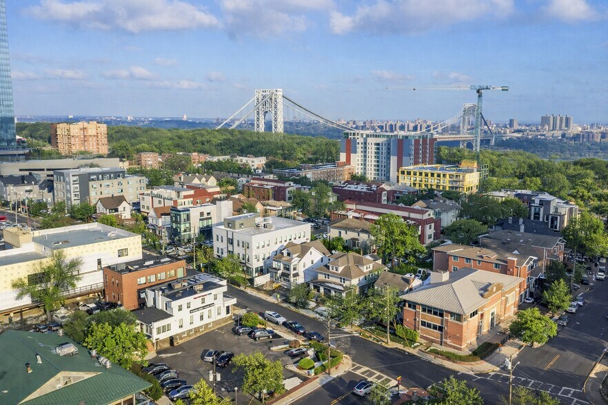 More Photos Of 1618 Parker Ave, Fort Lee Freestanding For Lease