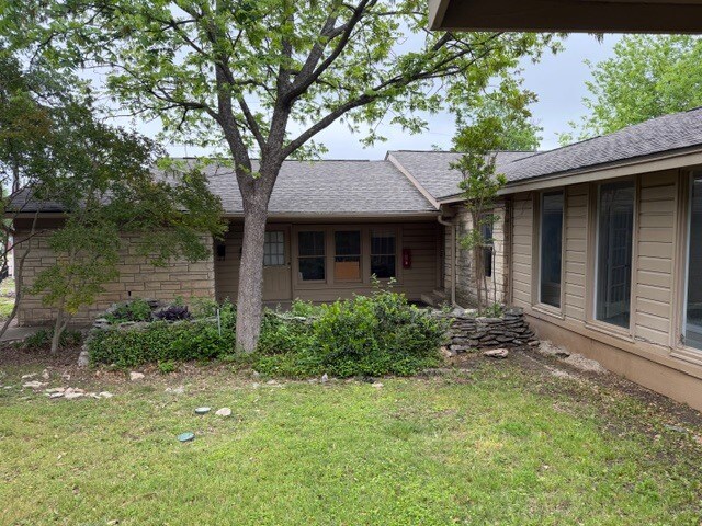 More Photos Of 13170 Pond Springs Rd, Austin Unknown For Lease
