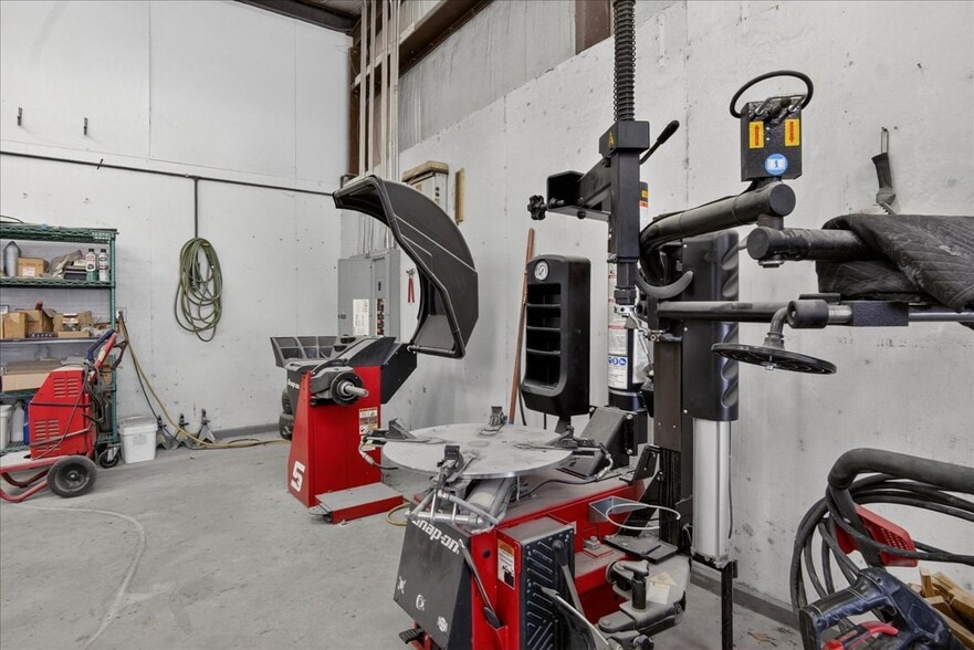 More Photos Of 3688 Raleigh Rd, Henderson Office For Sale