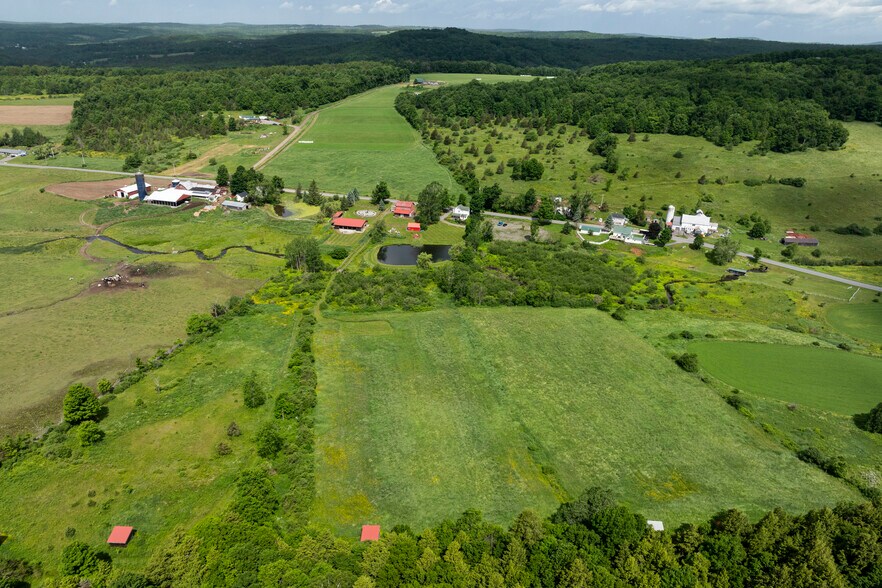 More Photos Of 538 N Harpersfield Rd, Jefferson Specialty For Sale