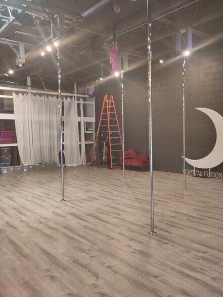 More Photos Of 6655 Arapahoe Rd, Boulder Warehouse For Lease