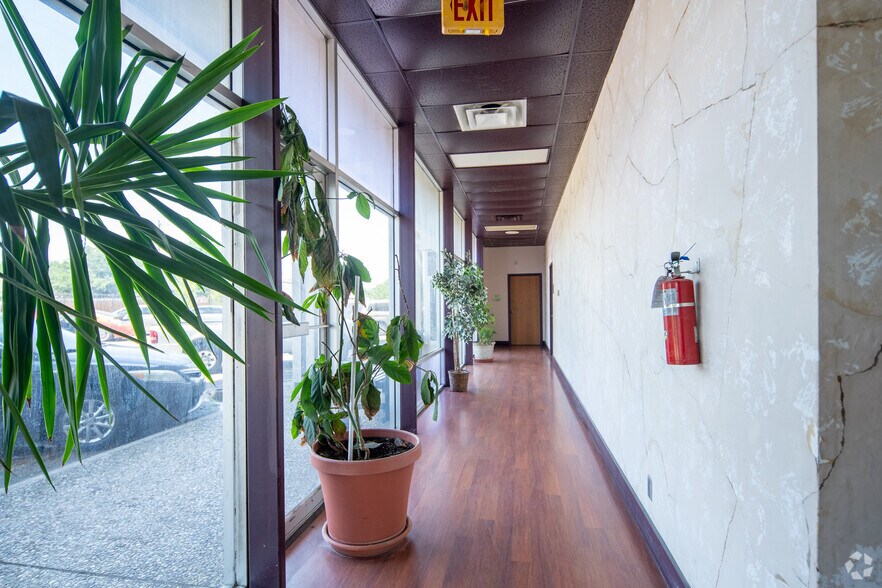 More Photos Of 1711 W Irving Blvd, Irving Medical For Lease