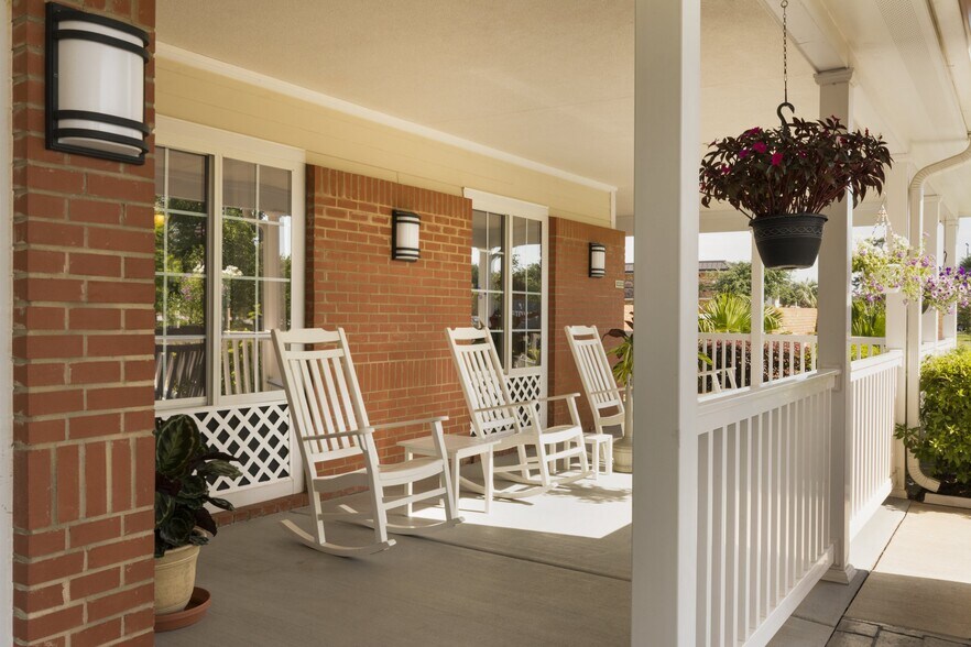 More Photos Of 130 Holiday Blvd, Covington Hotel For Sale