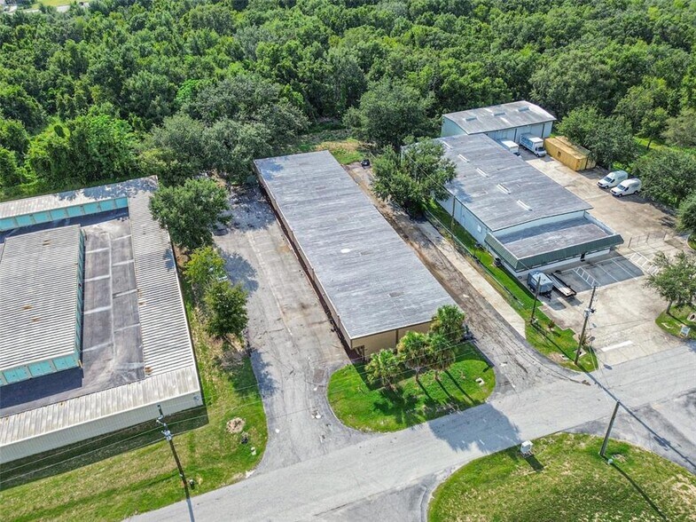 More Photos Of 905 Jan Mar Ct, Clermont Light Distribution For Lease