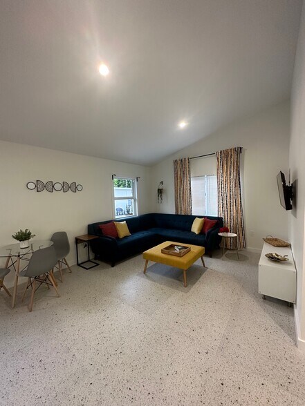 More Photos Of 351 NE 7th Ave, Delray Beach Apartments For Sale