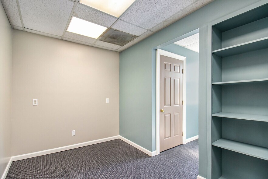 More Photos Of 655 Village Square Dr, Stone Mountain Loft Creative Space For Lease