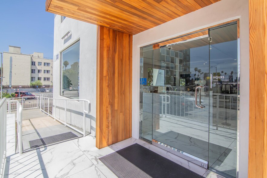 More Photos Of 300-302 S Mariposa Ave, Los Angeles Storefront Retail Office For Lease