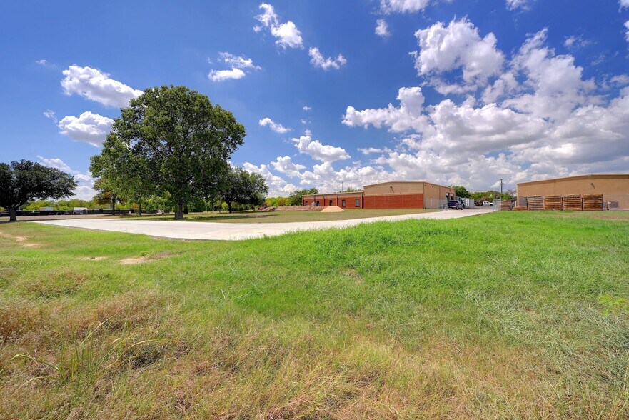 More Photos Of 1300 Universal City Blvd, Universal City Warehouse For Sale