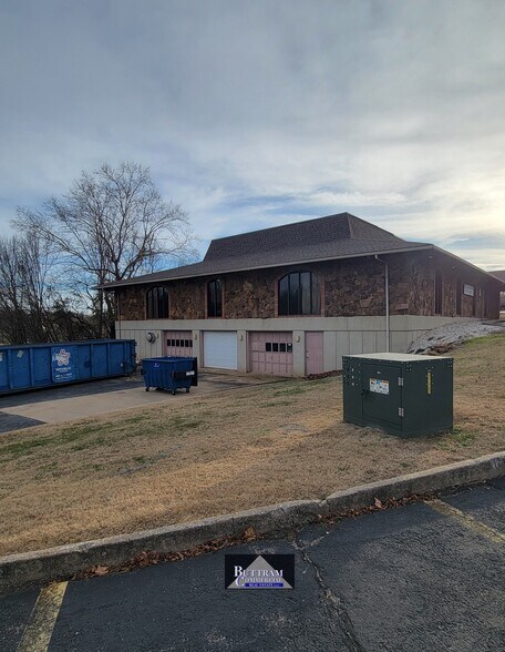 More Photos Of 3111 McClelland Blvd., Joplin Office For Sale