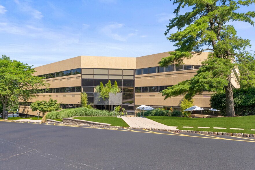 More Photos Of 300 Executive Dr, West Orange Medical For Lease