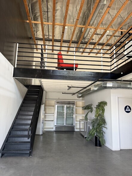 More Photos Of 15911 Arminta St, Van Nuys Manufacturing For Sale