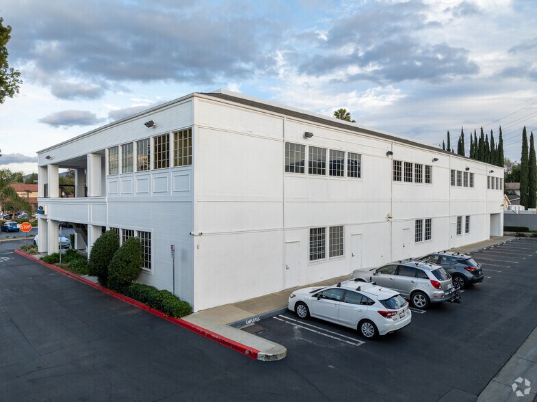 More Photos Of 23206 Lyons Ave, Santa Clarita Medical For Lease