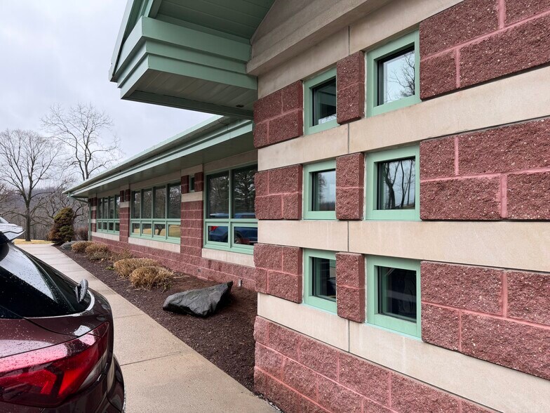 More Photos Of 4203 Route 66, Apollo Storefront Retail Office For Lease