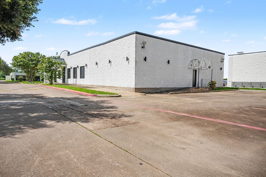 More Photos Of 470 This Way St, Lake Jackson General Retail For Lease