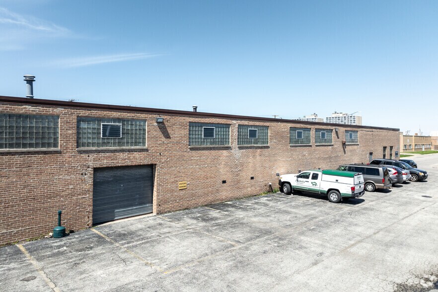 More Photos Of 7051 W Wilson Ave, Norridge Warehouse For Lease